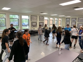 Link Crew provides chain of stability at CNE High School